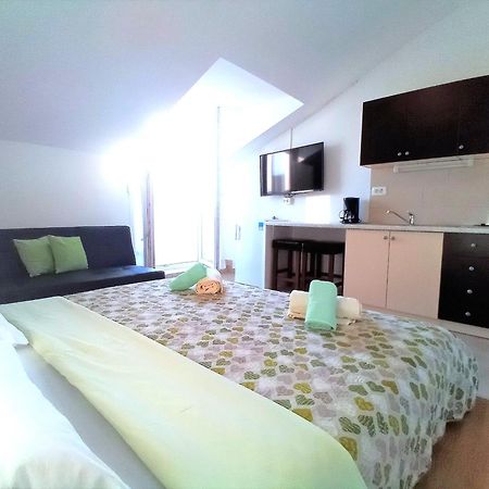 Guesthouse Cecilia 2 Малинска Екстериор снимка