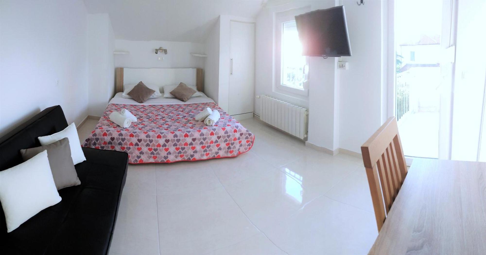 Guesthouse Cecilia 2 Малинска Екстериор снимка