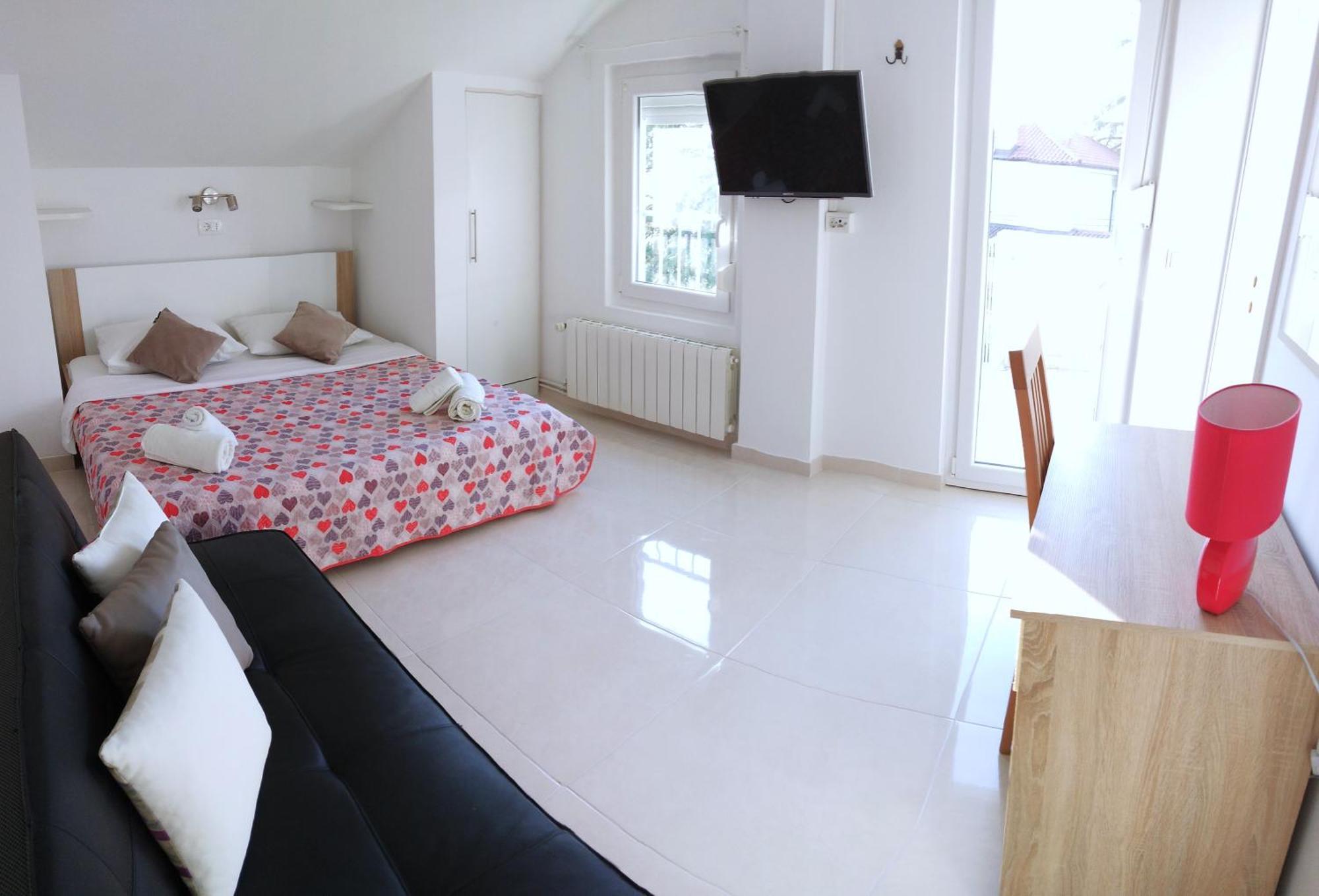 Guesthouse Cecilia 2 Малинска Екстериор снимка