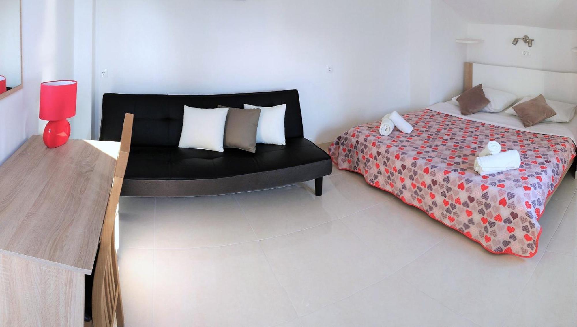 Guesthouse Cecilia 2 Малинска Екстериор снимка