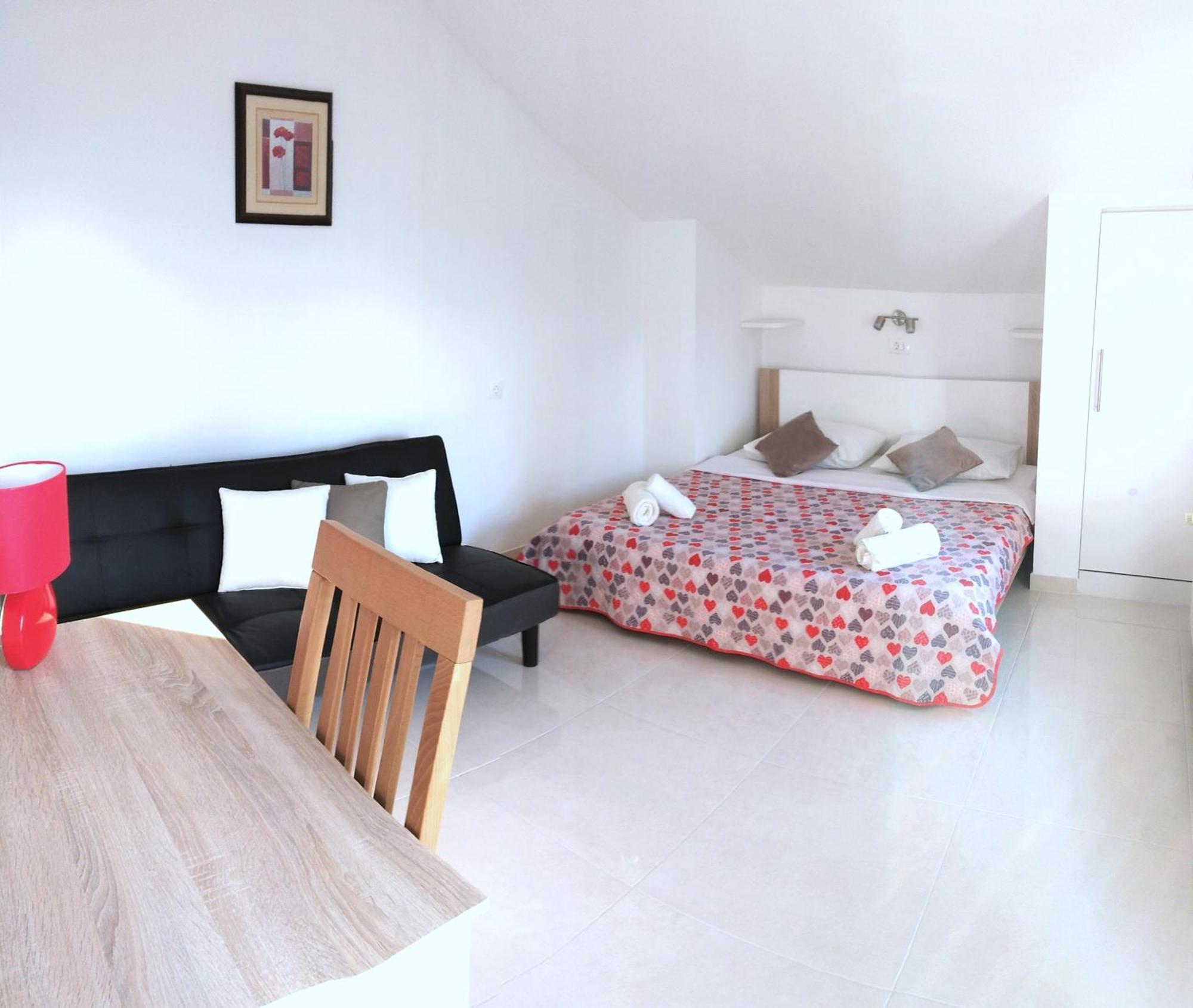 Guesthouse Cecilia 2 Малинска Екстериор снимка