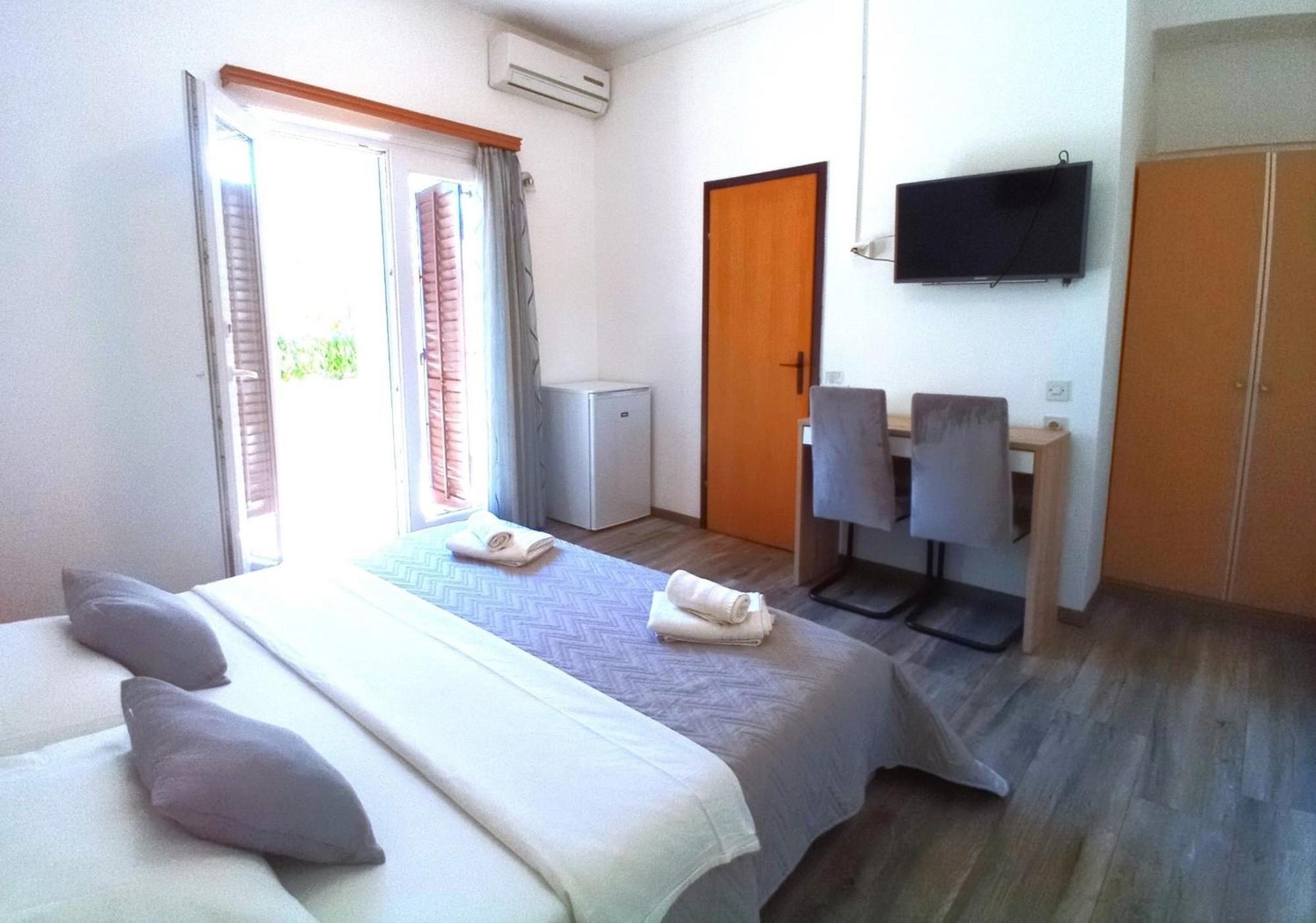 Guesthouse Cecilia 2 Малинска Екстериор снимка