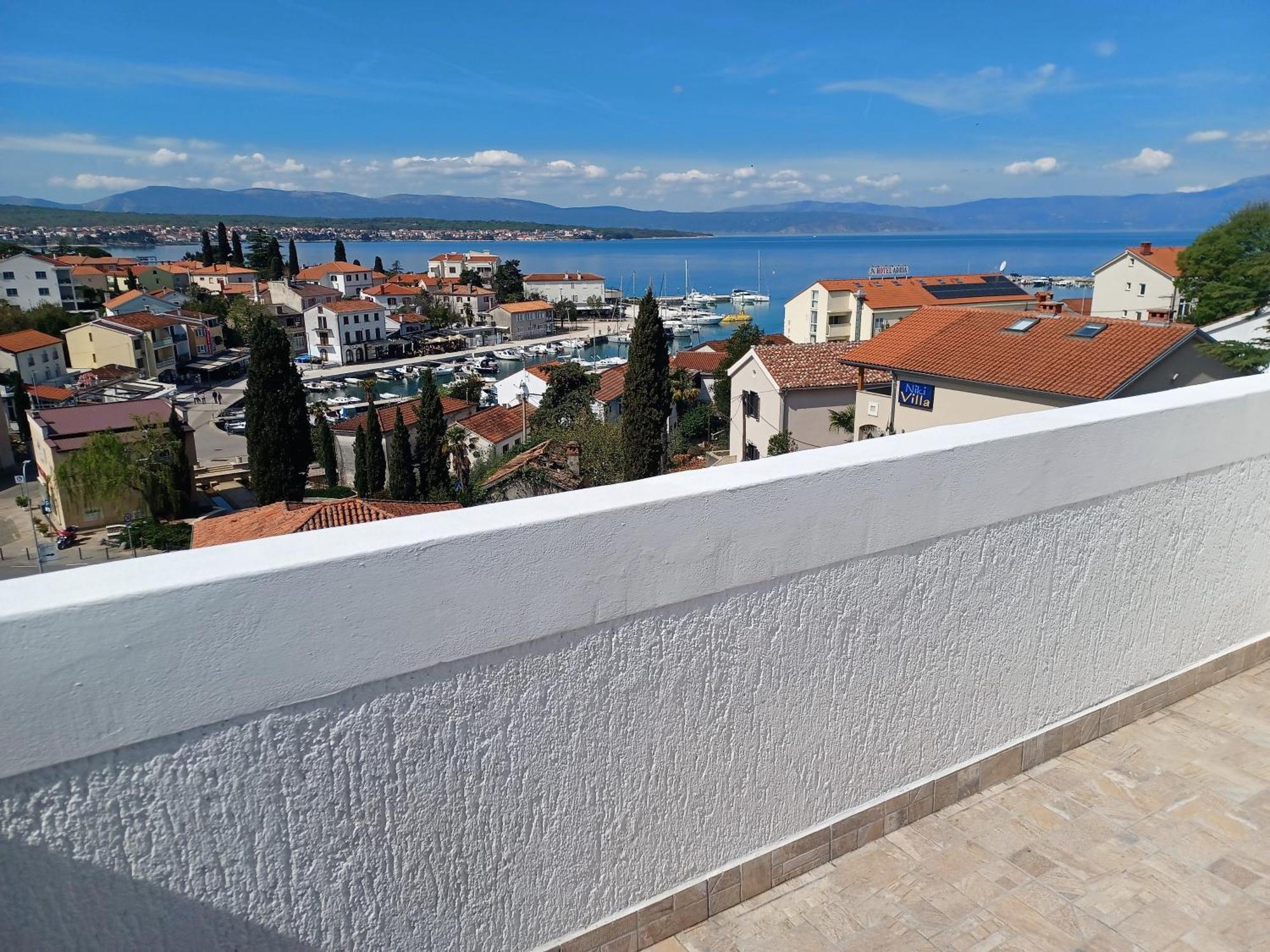 Guesthouse Cecilia 2 Малинска Екстериор снимка