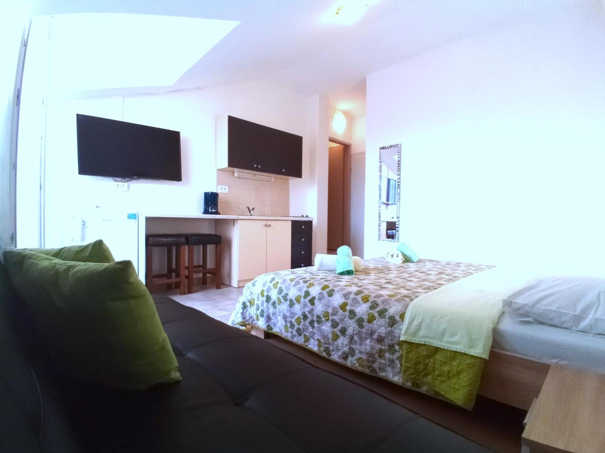 Guesthouse Cecilia 2 Малинска Екстериор снимка