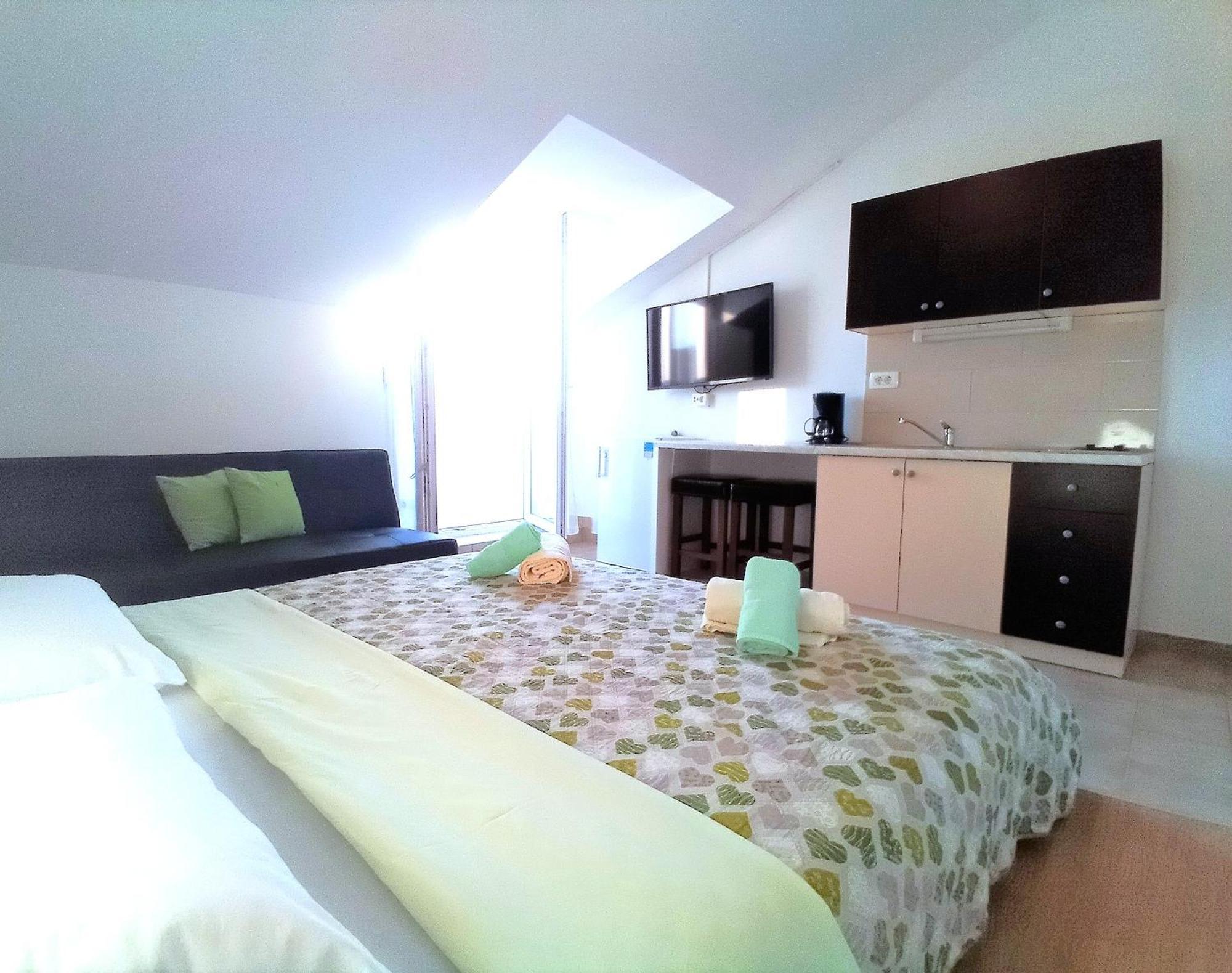 Guesthouse Cecilia 2 Малинска Екстериор снимка