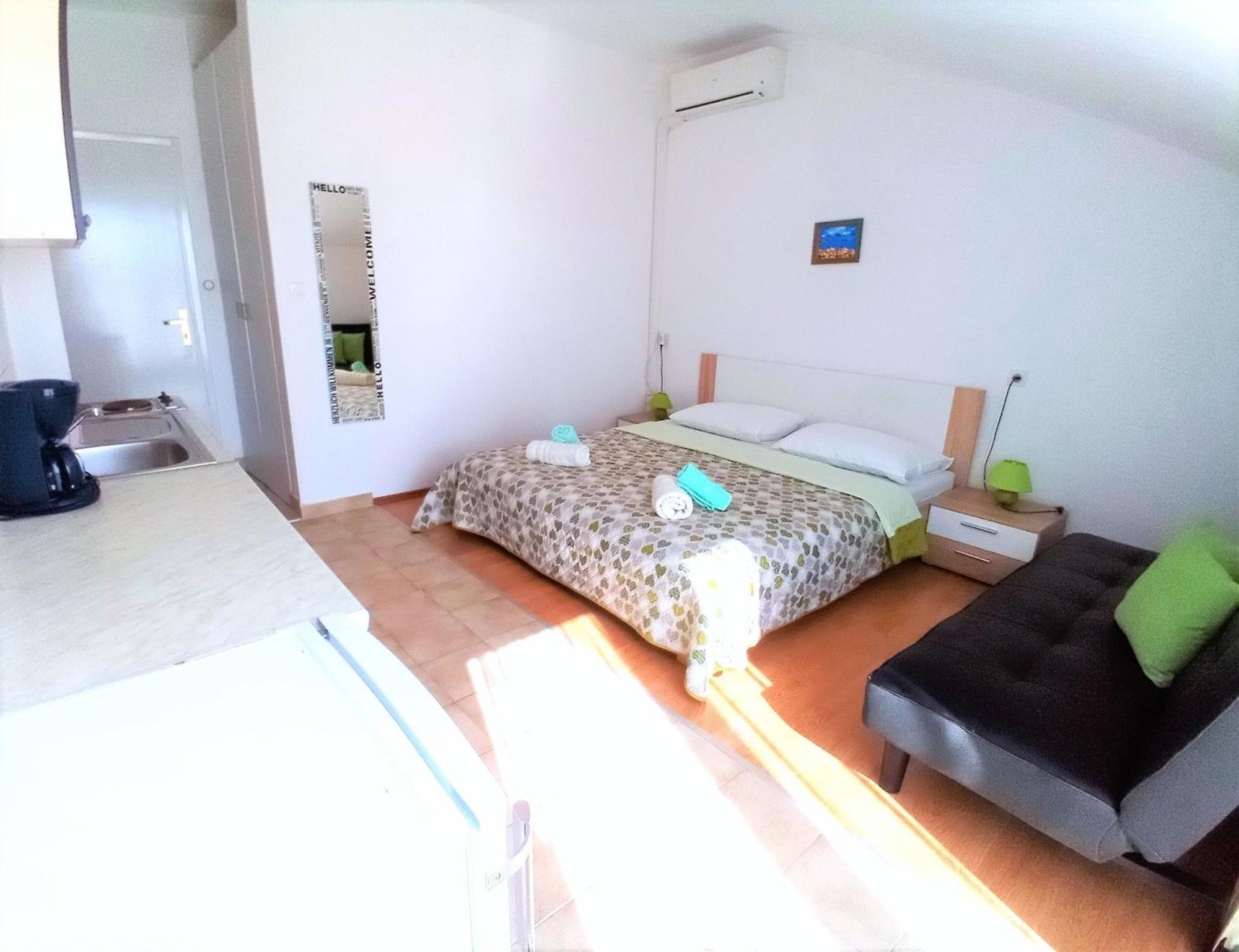 Guesthouse Cecilia 2 Малинска Екстериор снимка