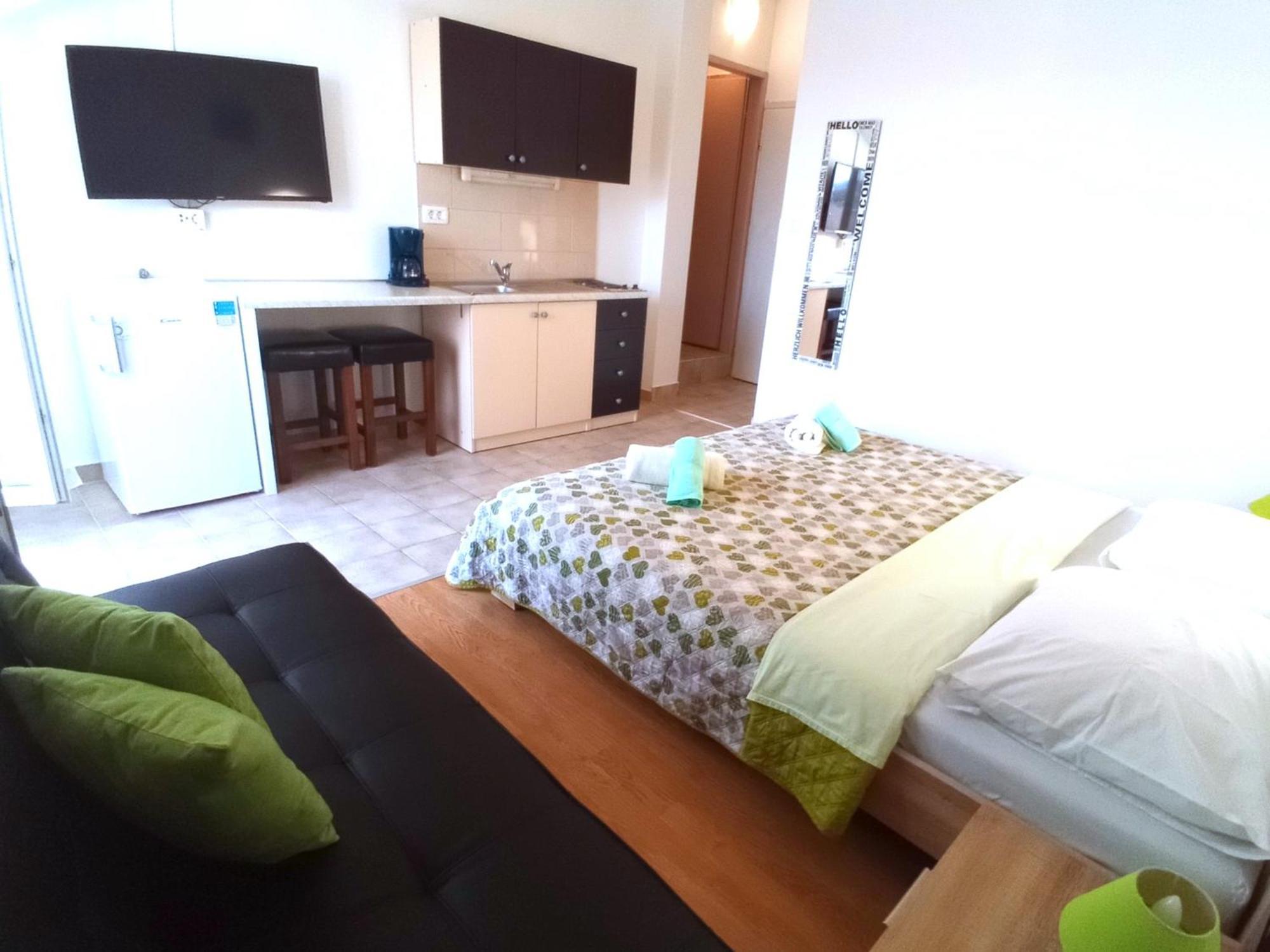 Guesthouse Cecilia 2 Малинска Екстериор снимка