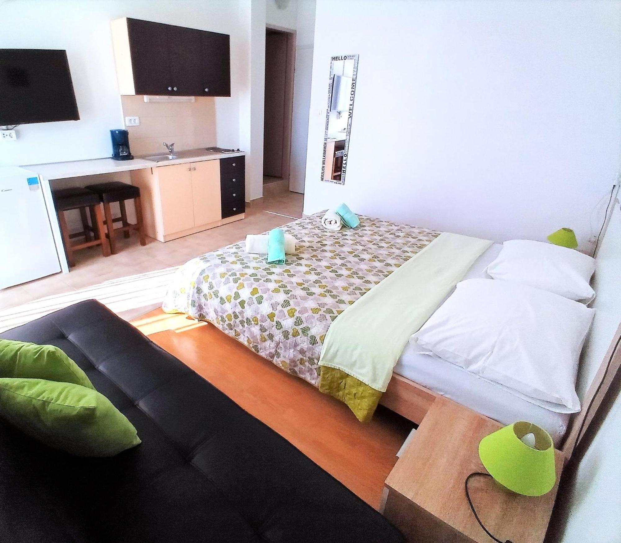 Guesthouse Cecilia 2 Малинска Екстериор снимка