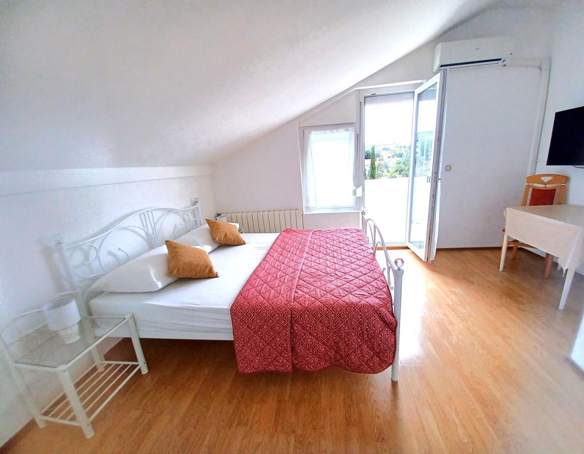 Guesthouse Cecilia 2 Малинска Екстериор снимка
