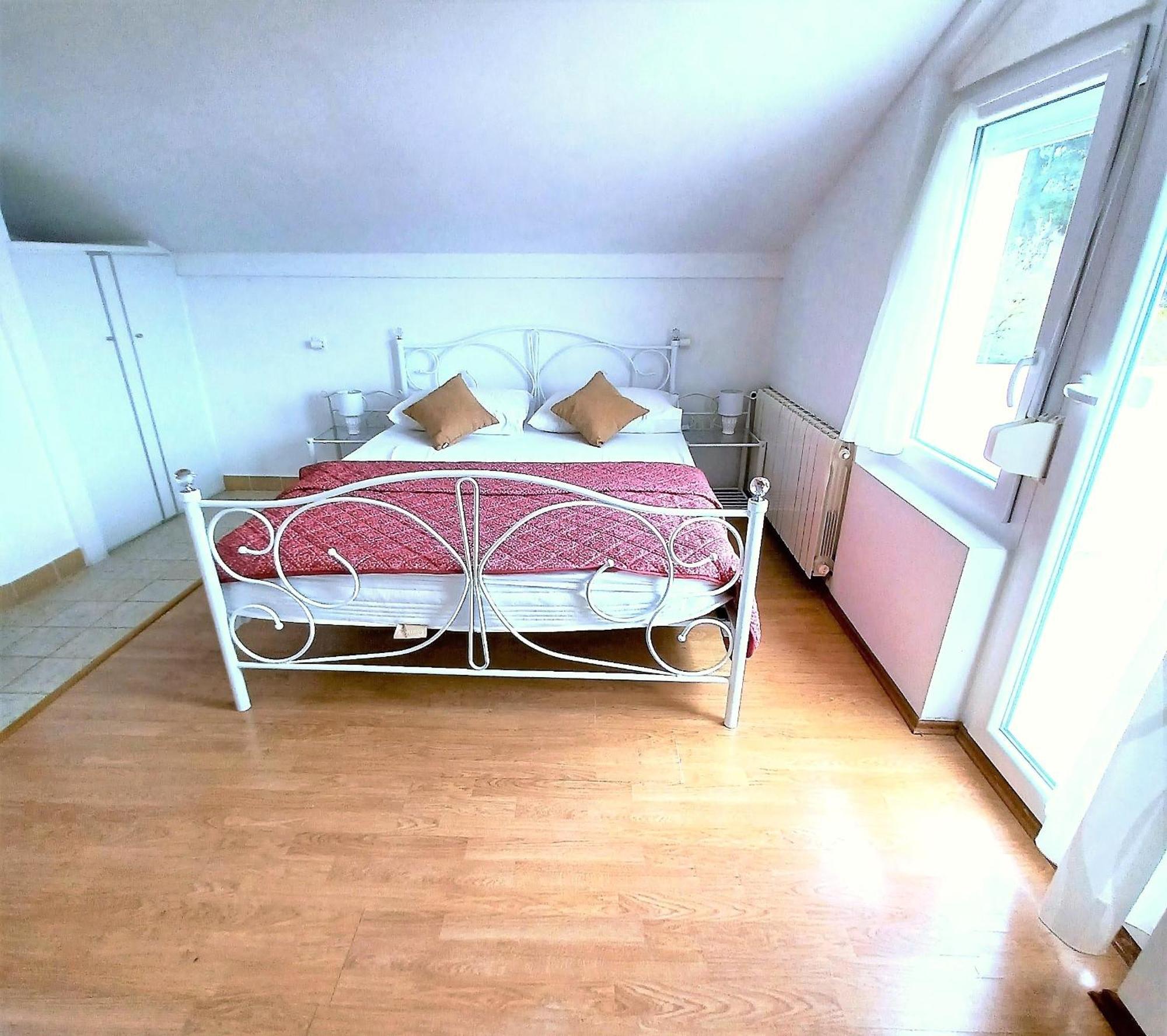 Guesthouse Cecilia 2 Малинска Екстериор снимка