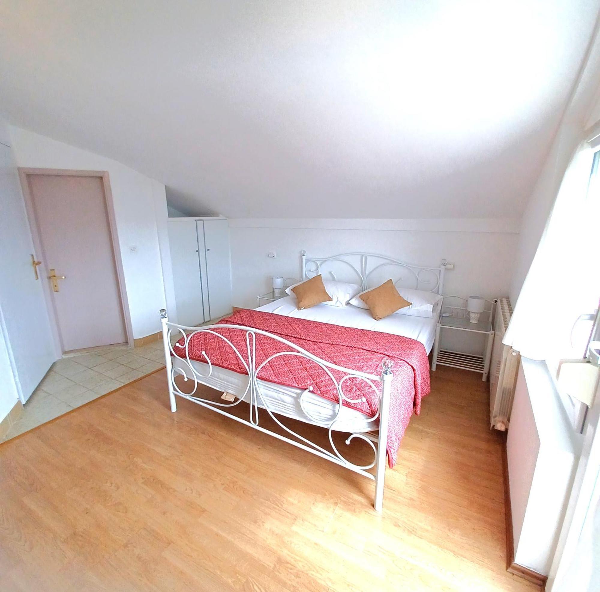 Guesthouse Cecilia 2 Малинска Екстериор снимка