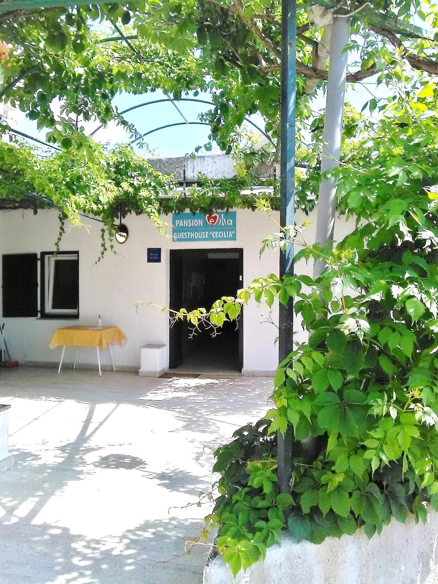 Guesthouse Cecilia 2 Малинска Екстериор снимка