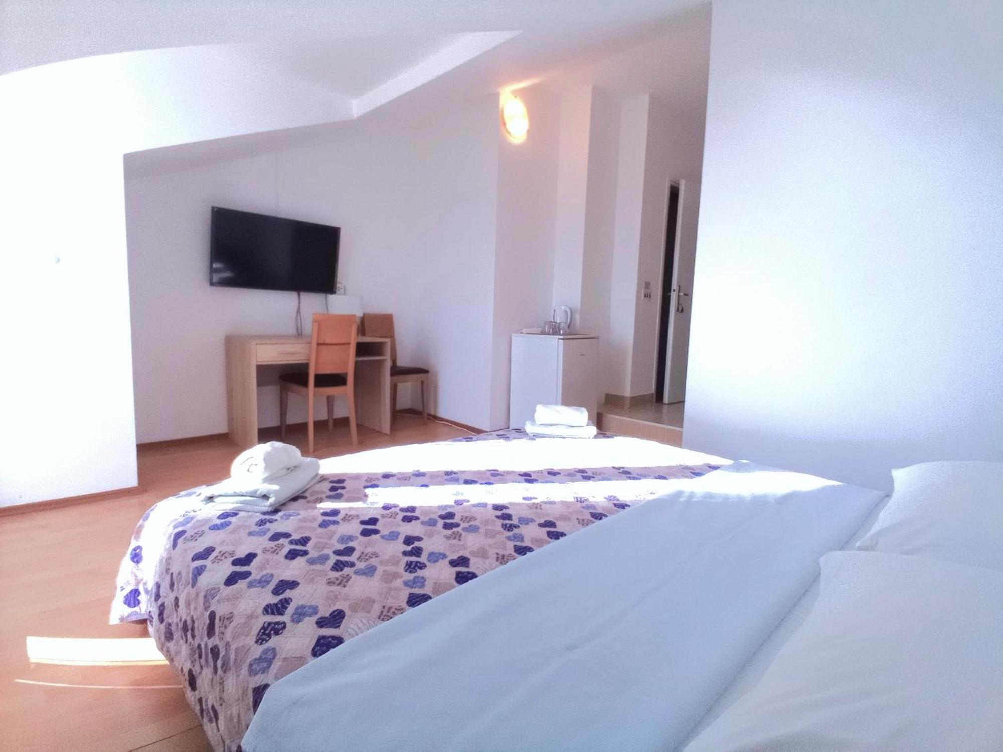 Guesthouse Cecilia 2 Малинска Екстериор снимка