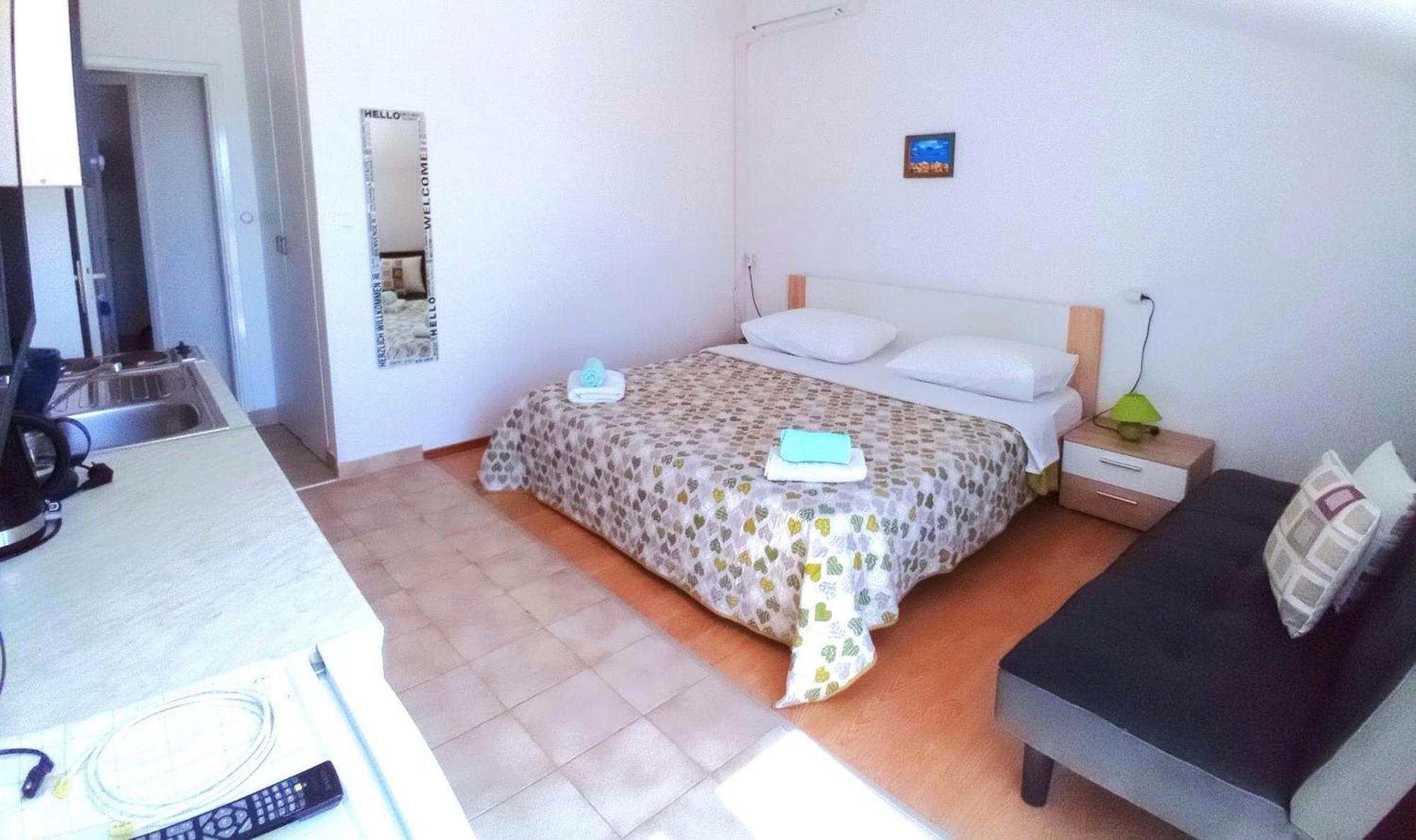 Guesthouse Cecilia 2 Малинска Екстериор снимка