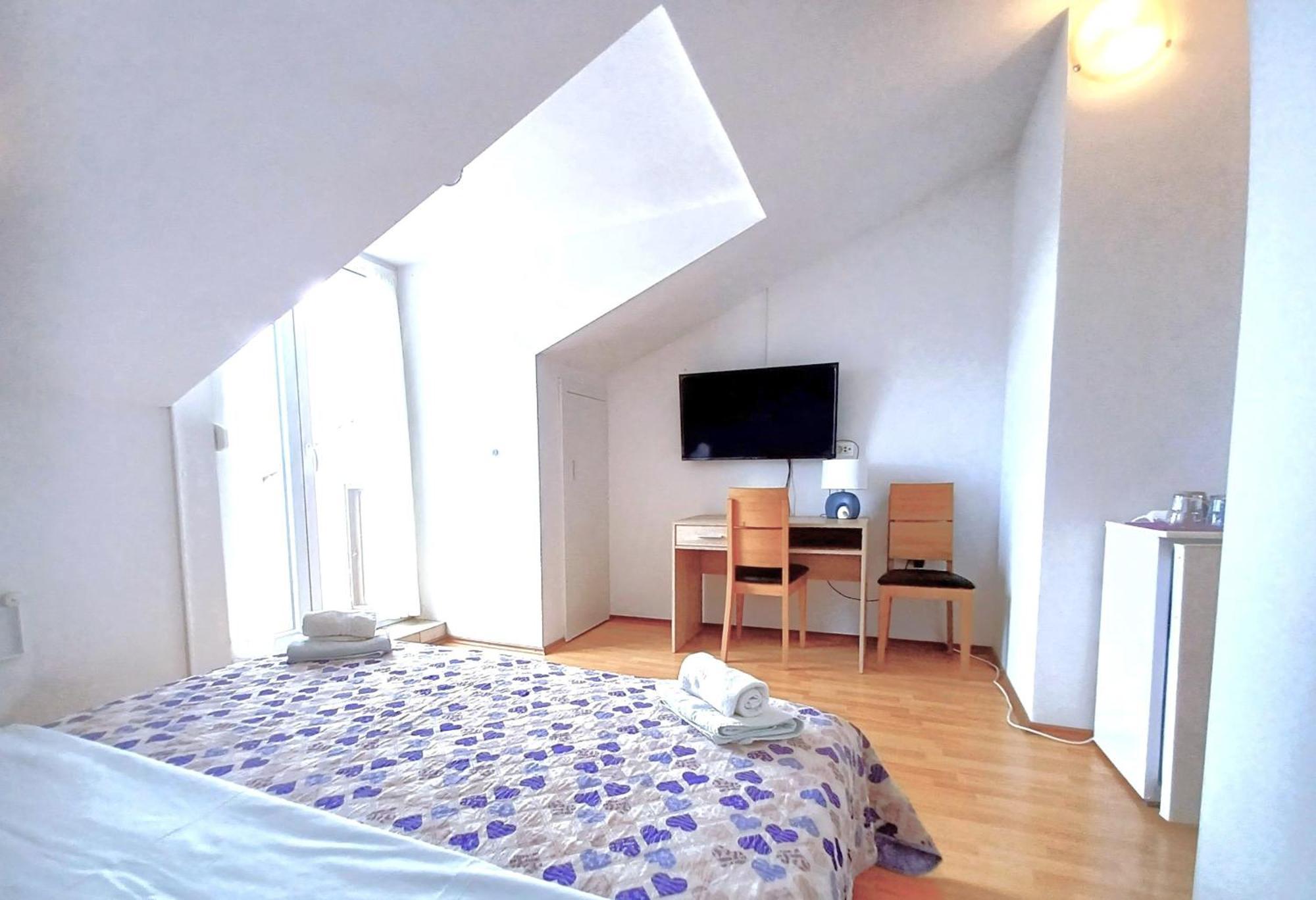 Guesthouse Cecilia 2 Малинска Екстериор снимка