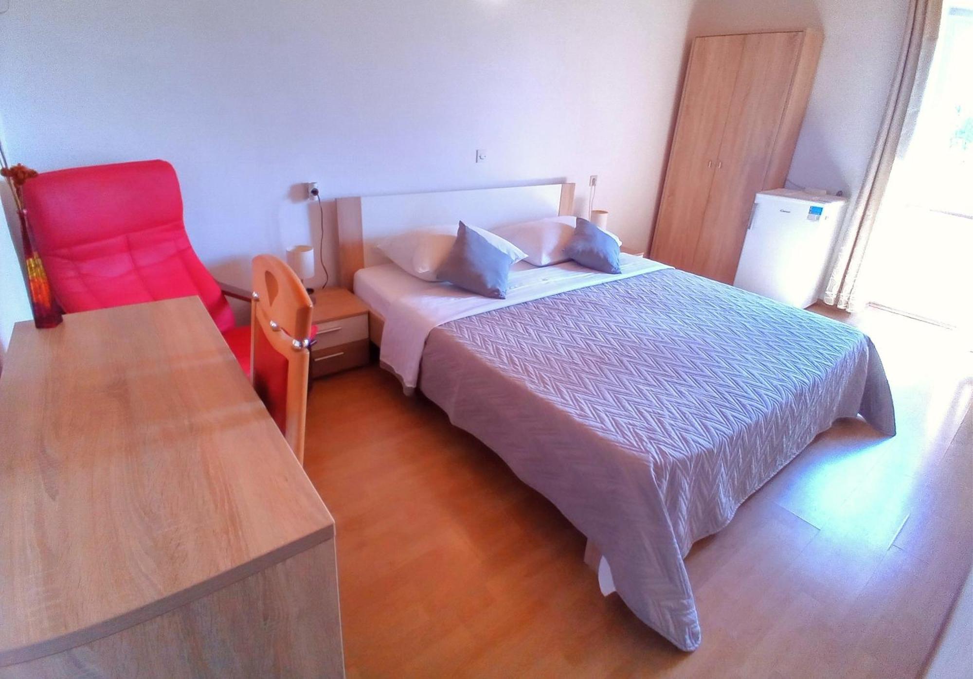 Guesthouse Cecilia 2 Малинска Екстериор снимка
