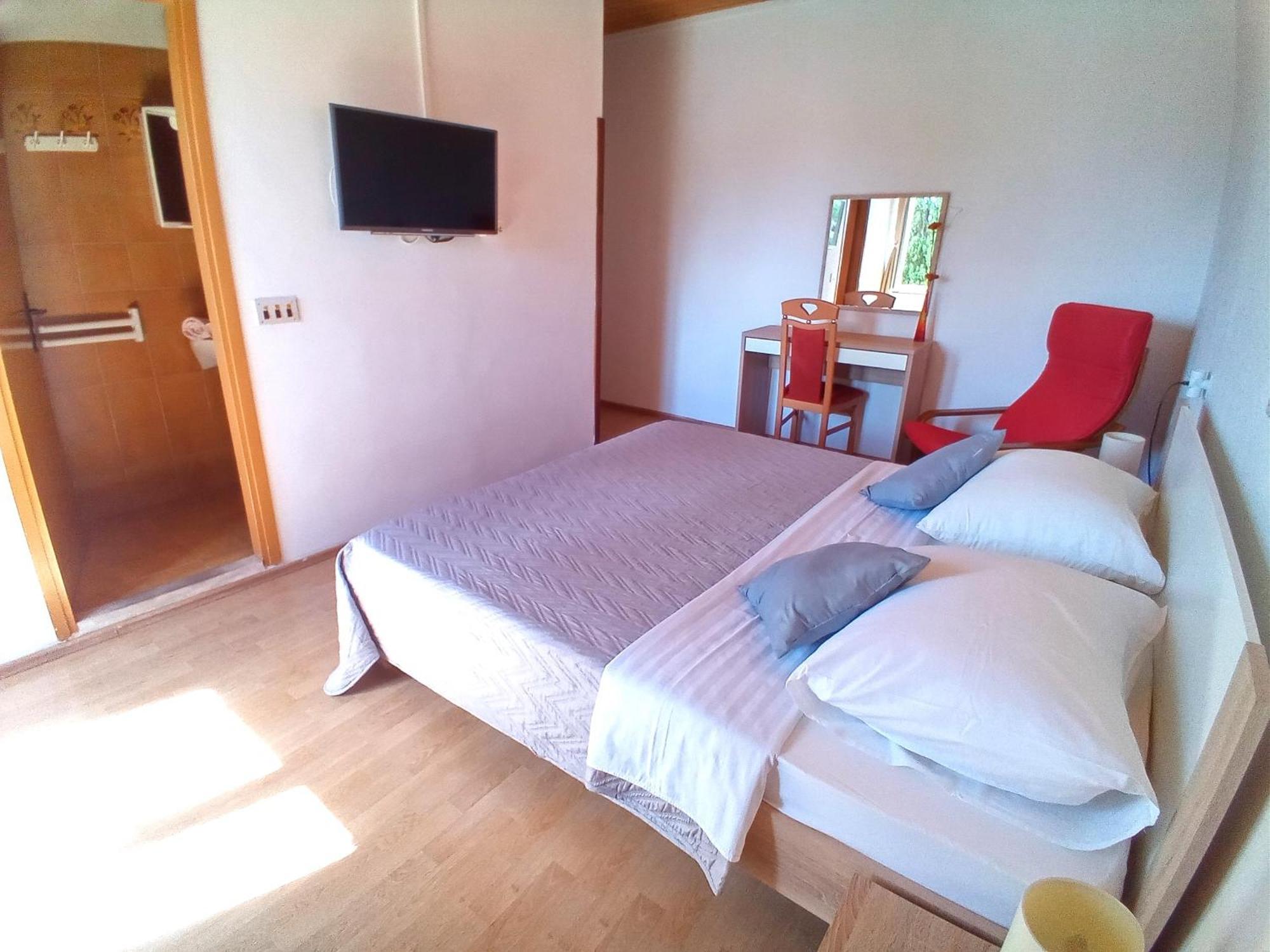 Guesthouse Cecilia 2 Малинска Екстериор снимка