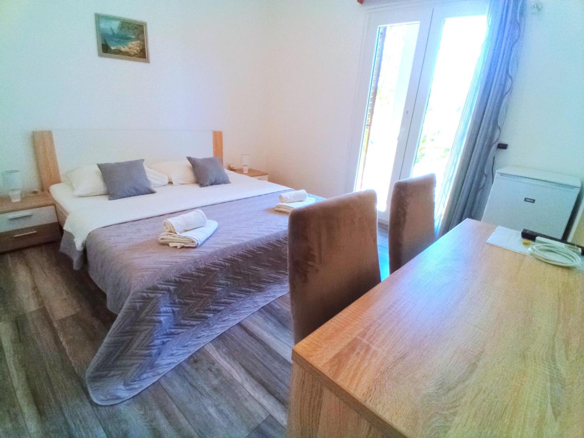 Guesthouse Cecilia 2 Малинска Екстериор снимка