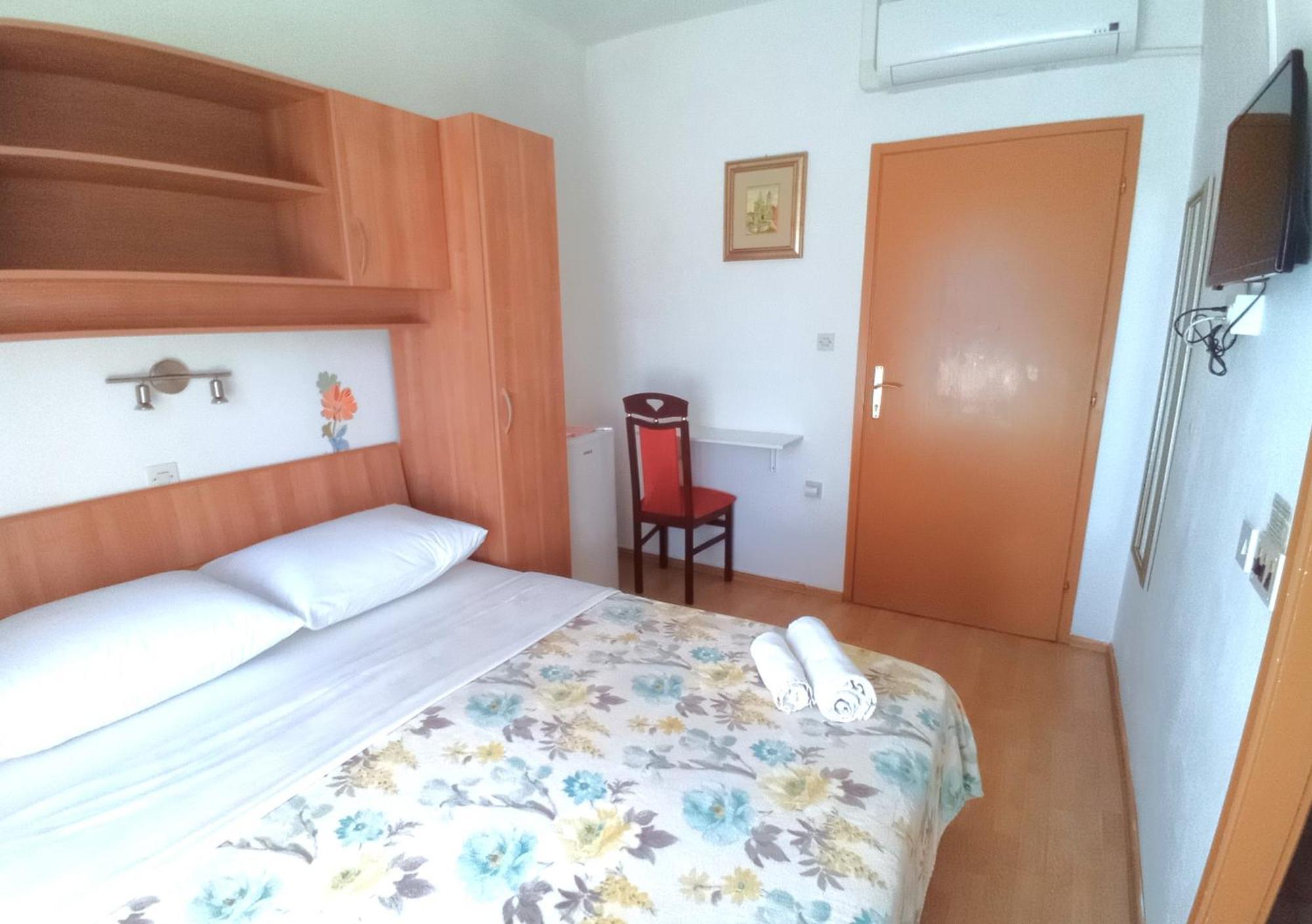 Guesthouse Cecilia 2 Малинска Стая снимка